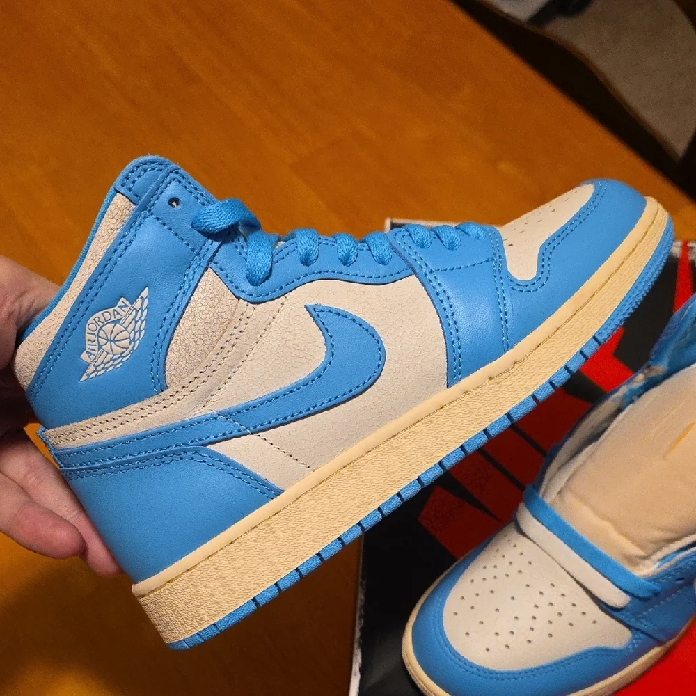 Nike Air High-Tops in Blue and White - Picture 4 of 8